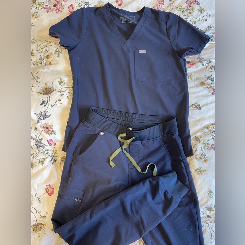 Figs-Quiet navy LIMITED EDITION- small set-LIKE NEW